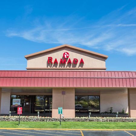 Ramada By Wyndham Medford Hotel & Conference Center Exteriér fotografie