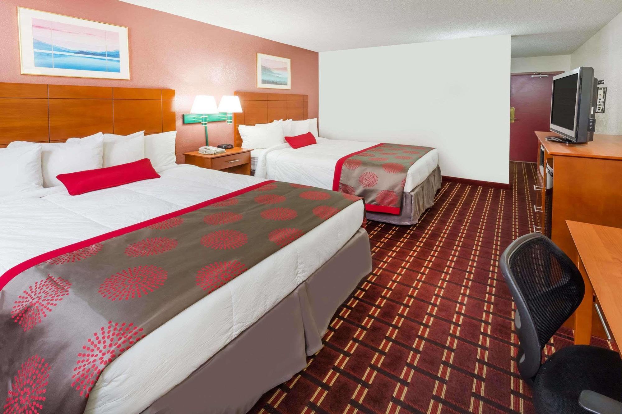 Ramada By Wyndham Medford Hotel & Conference Center Exteriér fotografie