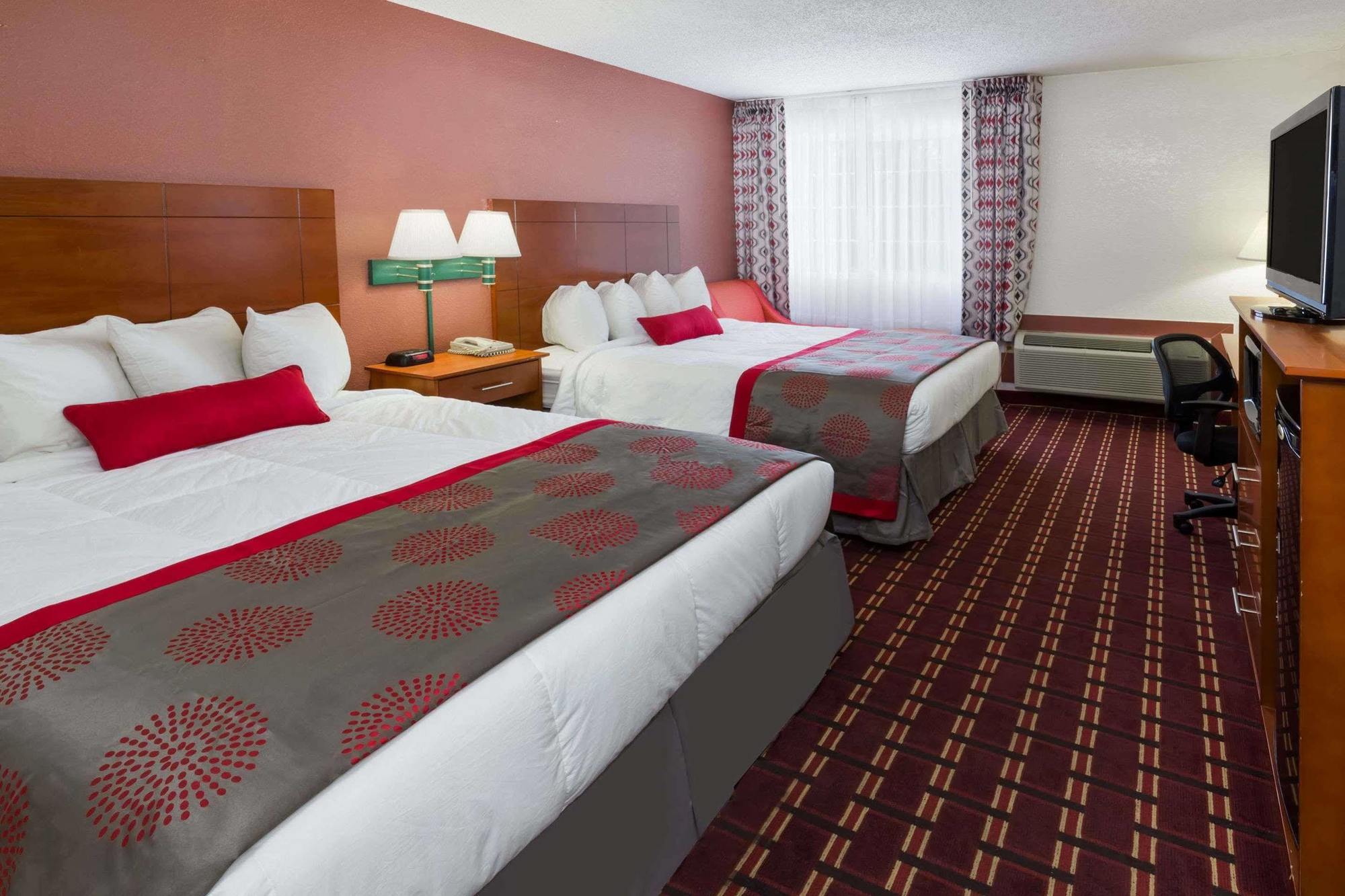 Ramada By Wyndham Medford Hotel & Conference Center Exteriér fotografie