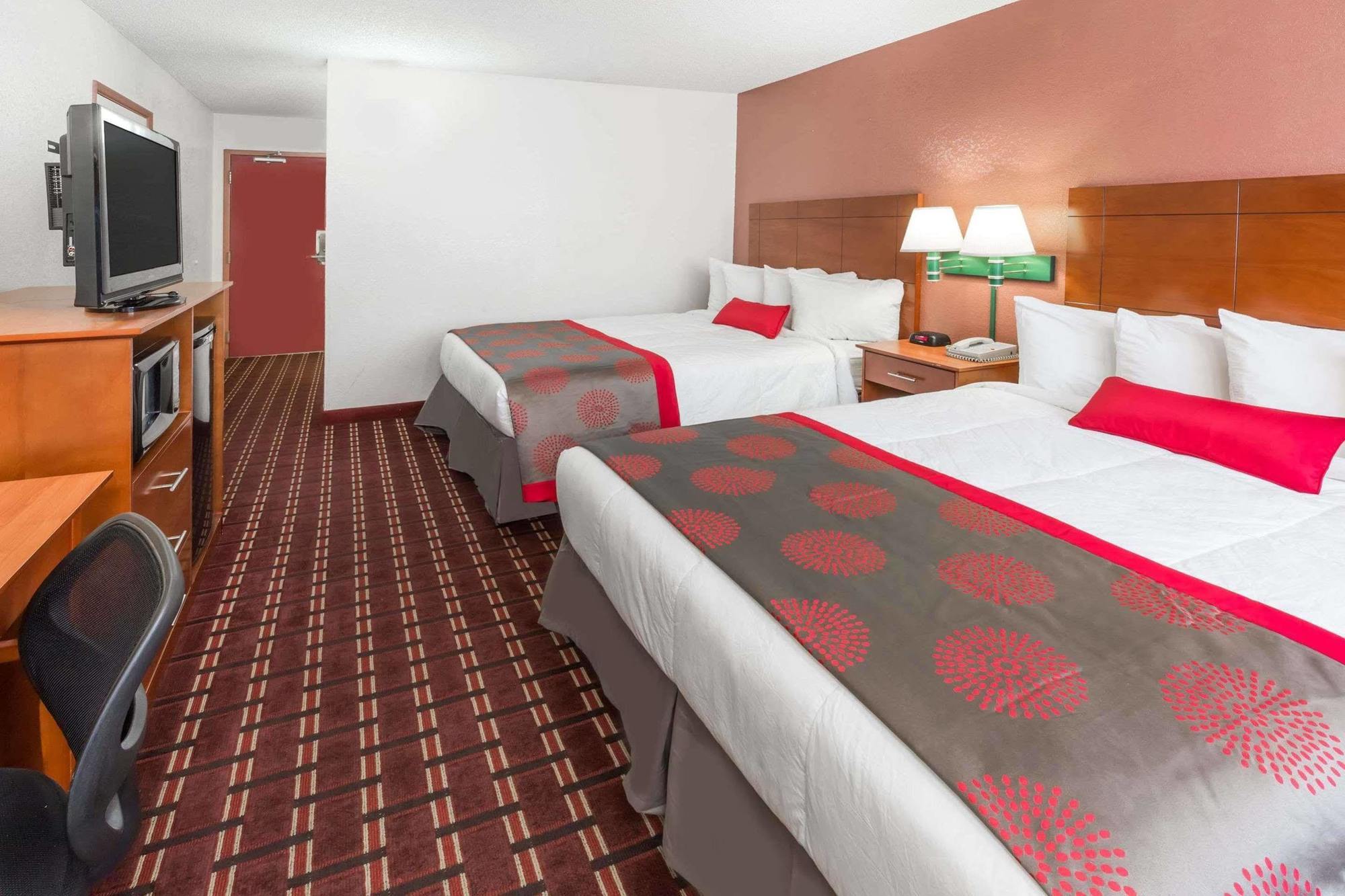Ramada By Wyndham Medford Hotel & Conference Center Exteriér fotografie