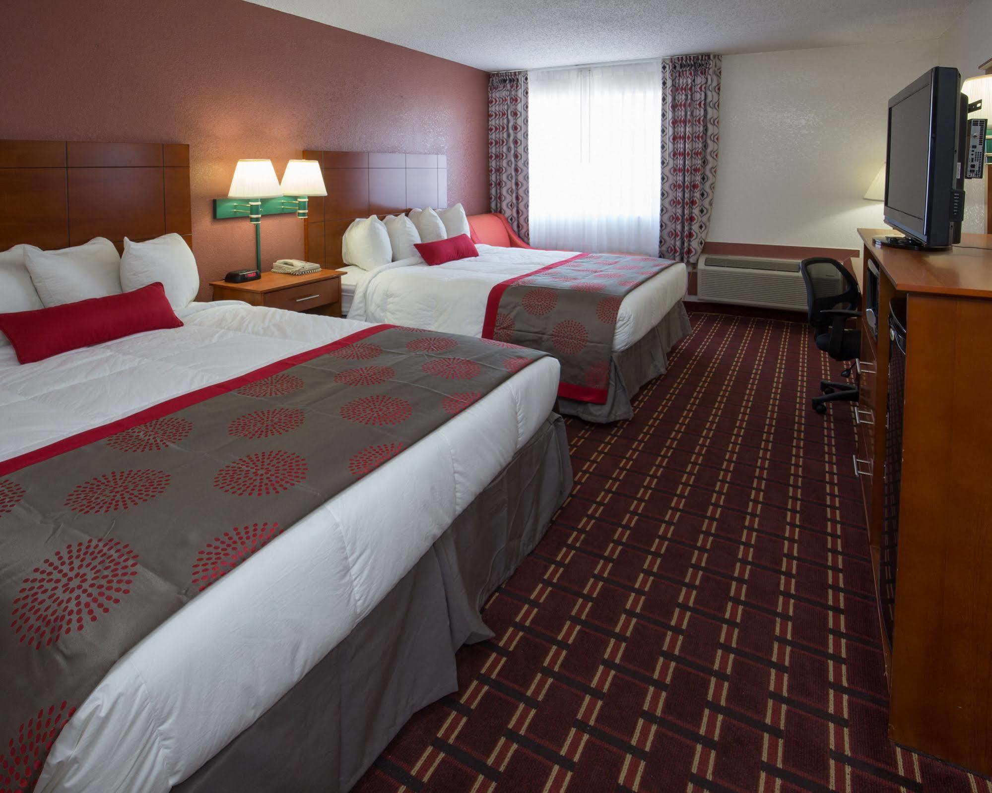 Ramada By Wyndham Medford Hotel & Conference Center Exteriér fotografie
