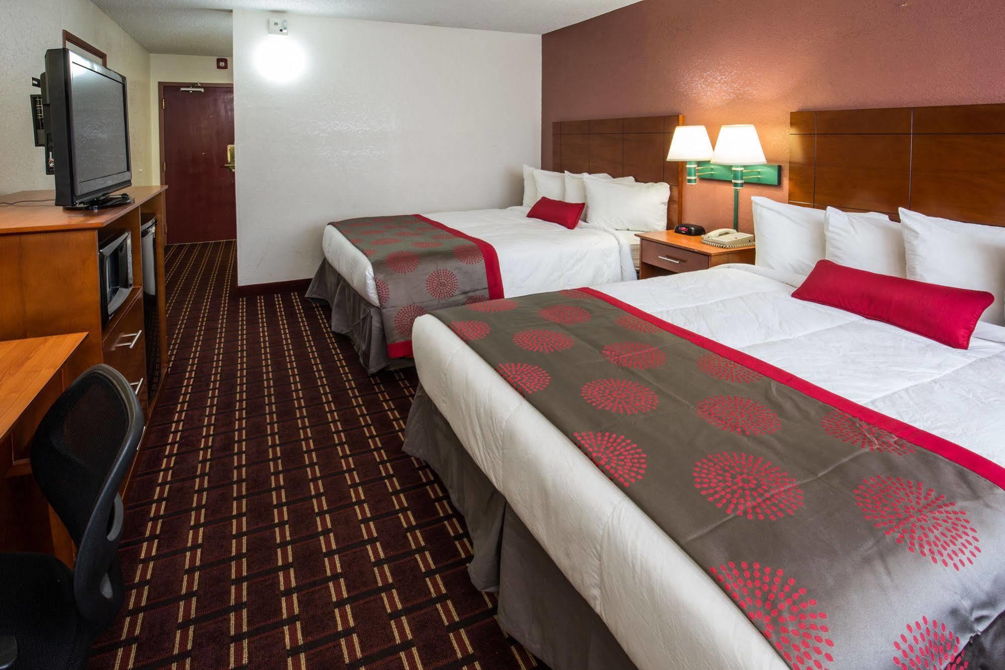 Ramada By Wyndham Medford Hotel & Conference Center Exteriér fotografie