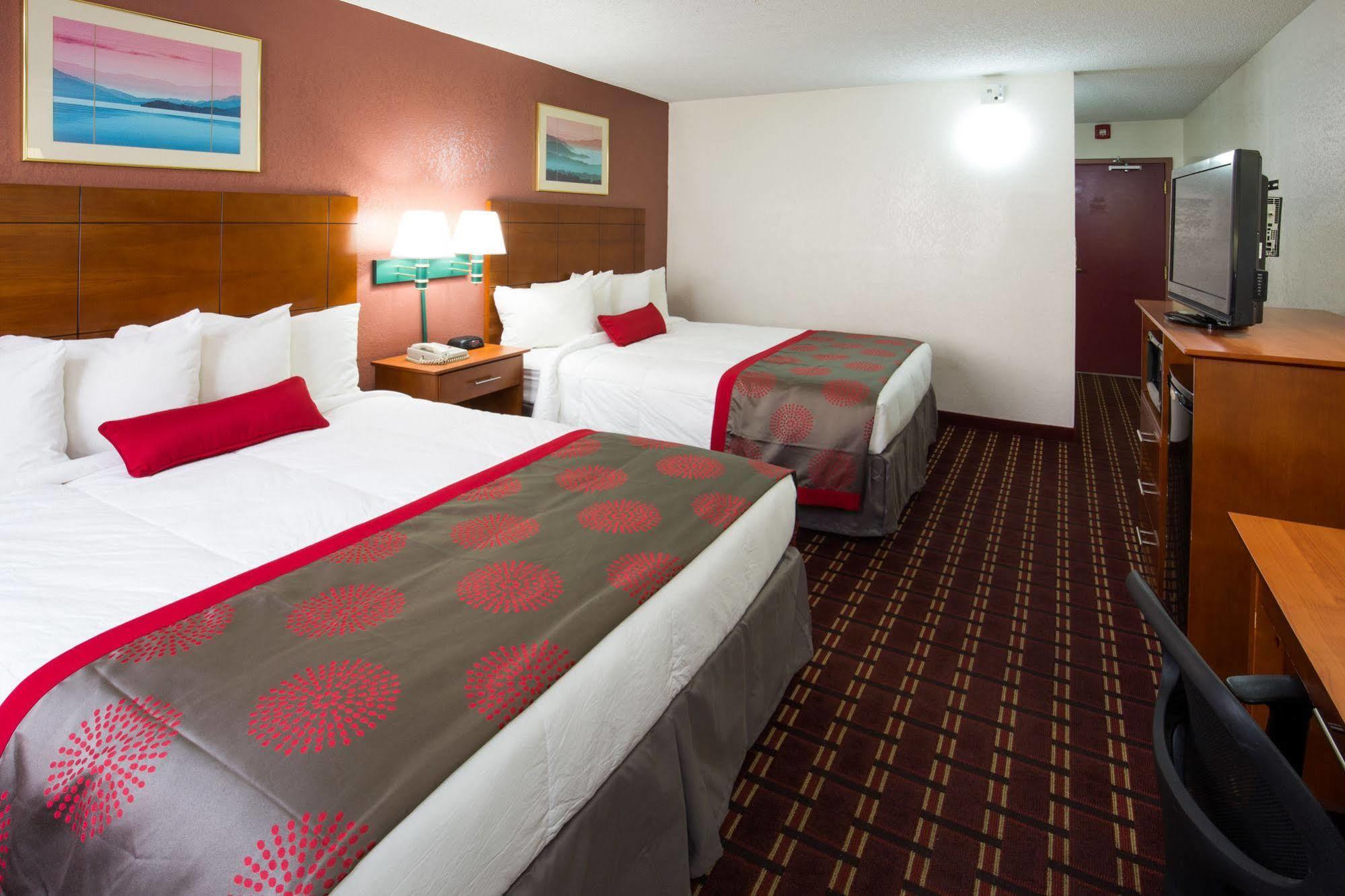 Ramada By Wyndham Medford Hotel & Conference Center Exteriér fotografie